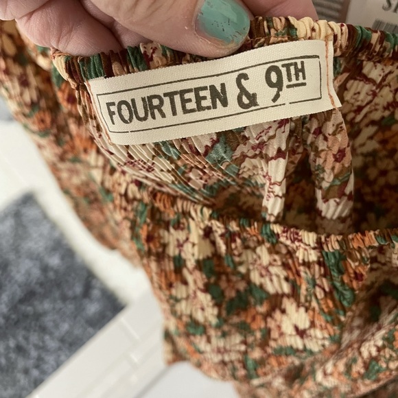 NWT Fourteen and Ninth Peplum Floral Blouse- 1X - Picture 2 of 6